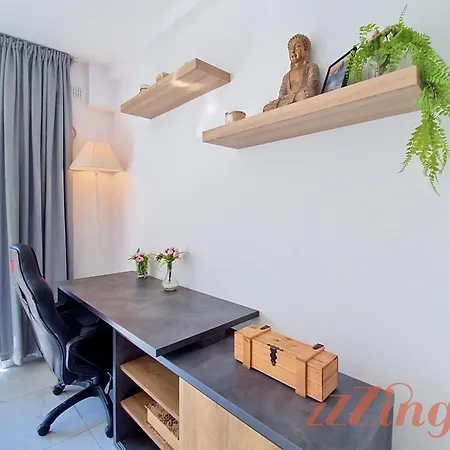 A Chic One-bedroom Retreat With Balcony In St Pauls Bay Apartamento St Paul's Bay