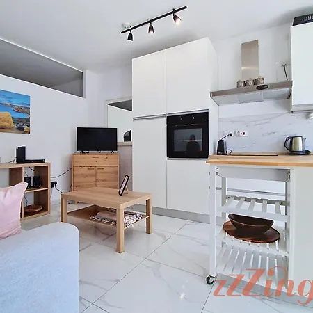 A Chic One-bedroom Retreat With Balcony In St Pauls Bay St Paul's Bay