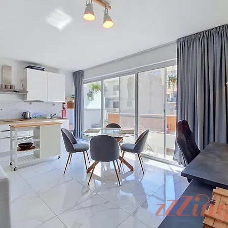 Appartement A Chic One-bedroom Retreat With Balcony In St Pauls Bay