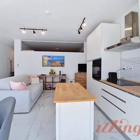 Apartamento A Chic One-bedroom Retreat With Balcony In St Pauls Bay *