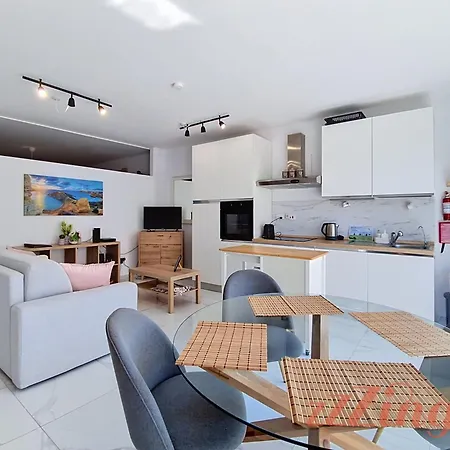 A Chic One-bedroom Retreat With Balcony In St Pauls Bay Appartement St. Paul's Bay
