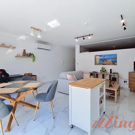A Chic One-bedroom Retreat With Balcony In St Pauls Bay