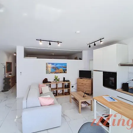 A Chic One-bedroom Retreat With Balcony In St Pauls Bay St Paul's Bay