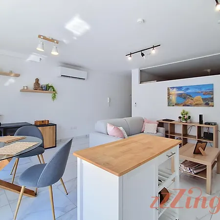 A Chic One-bedroom Retreat With Balcony In St Pauls Bay St. Paul's Bay